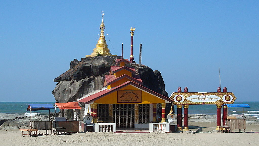 Pagoda at Chaung Tha Beach cropped